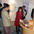 島根原子力館内で女性担当者から説明を受ける岡山・島根の青年部会員