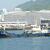 燃料を満載して漁船に向かう給油船は日本の漁業を支えるライフラインだ（長崎港で）