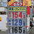 １５４・８円表示を掲げる札幌市内の安値量販セルフ（６日）