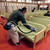 箱根神社・社務所内での施工。専用ツールでイス全体にコート剤を塗布する