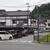 岩手県平泉町の中尊寺付近では駐車待ちの車列が幹線道路にまで延びた（８月10日）