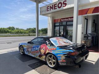 来店する痛車