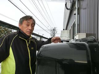 スマートオイルセンサーと飯野修一物流センター長