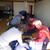 救命講習の実技訓練に力を入れる町田支部の支部員（右中央が高木支部長）