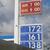 各地では１６０円を超えるガソリン価格を表示し採算販売に徹するＳＳもあるが…（大阪府茨木市内で）