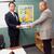 官公需適格組合運動の経緯などについての文書を渡す綾田大阪油政連会長（右）と朝倉大阪府議会議員