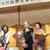 花束を贈られた長沼克博理事長と映子夫人