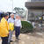 洪水被害の状況を宇田川理事長（中央）に訴える稲葉社長・副理事長（右）