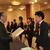 　一人ひとりに表彰状を手渡す遠藤理事長（左）
