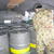 稚内の油槽所でのドラム缶への積み込み作業（写真は道経産局提供）