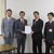 協定書を手に記念写真に納まる（左から）吉山委員長、木所理事長、藤﨑所長、嶋﨑課長