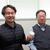 安藤幸広社長（右）とスマートセンサーを手にする安藤昴紘常務