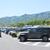 混雑するサービスエリアの駐車場